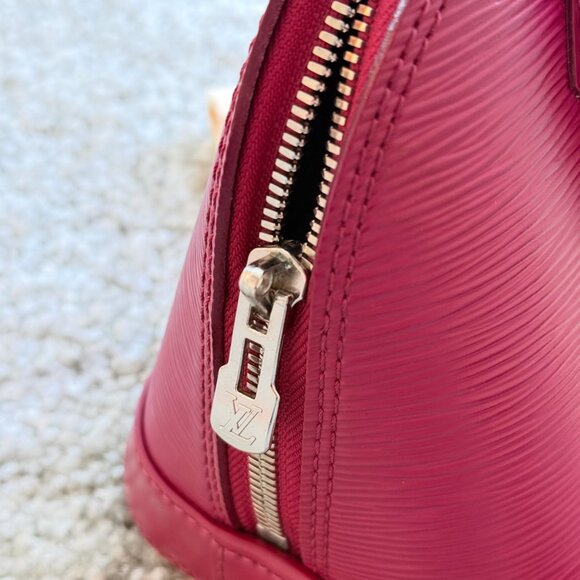Louis Vuitton Alma BB in Fuchsia Epi Leather - Picture 14 of 14